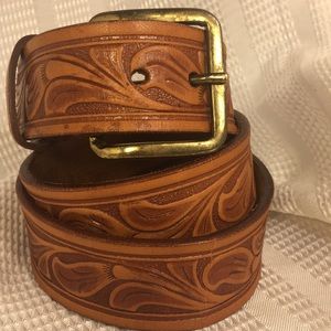 Looper floral motif leather belt w/brass buckle